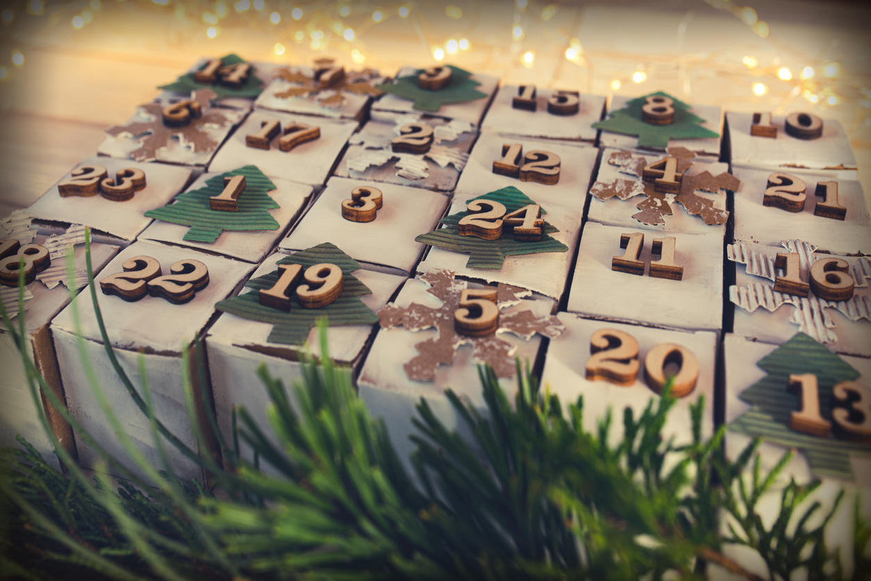 Create a calendar with winter holidays for social media content. 